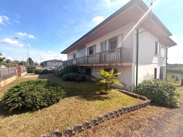 Villetta indipendente in vendita di 275 m² in Corso della Vittoria, 2