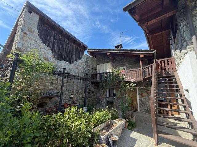 Villetta indipendente in vendita di 275 m² in Frazione Cretaz