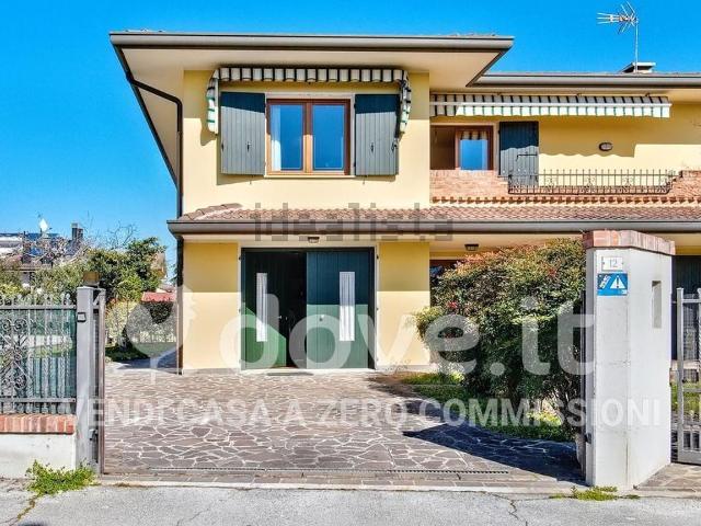 Villetta indipendente in vendita di 276 m² in Via Fani, 12
