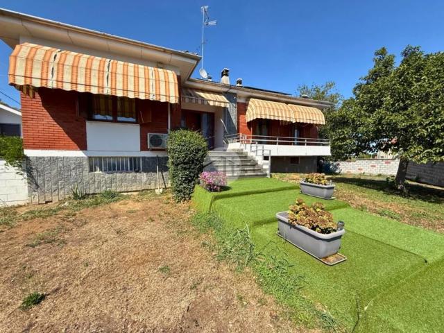 Villetta indipendente in vendita di 276 m² in Via Vercelli, 40
