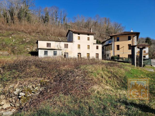 Villetta indipendente in vendita di 276 m² in Frazione Zamir, 11