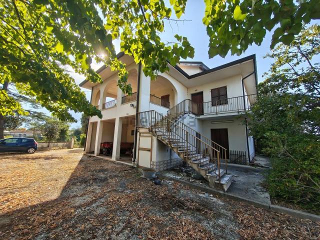 Villetta indipendente in vendita di 277 m² in Via Cavaticchio, 344
