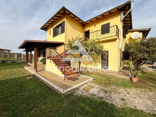 Villetta indipendente in vendita di 278 m² in Via Vallelata, 221