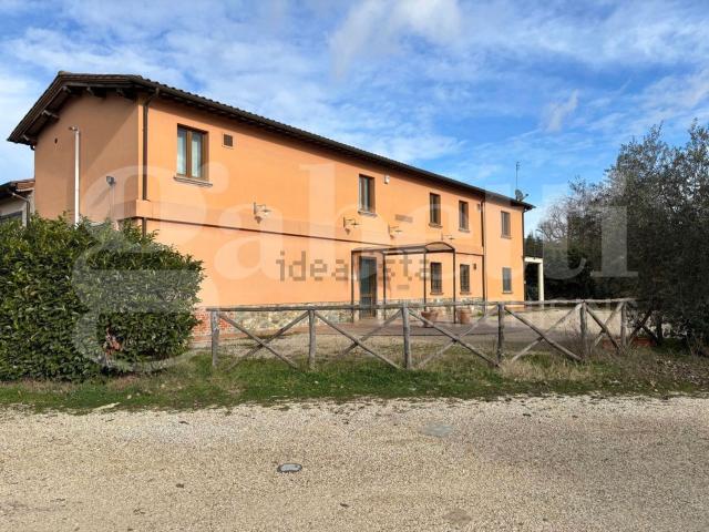 Villetta indipendente in vendita di 278 m² in Strada Rivolta Valvitiano, 13