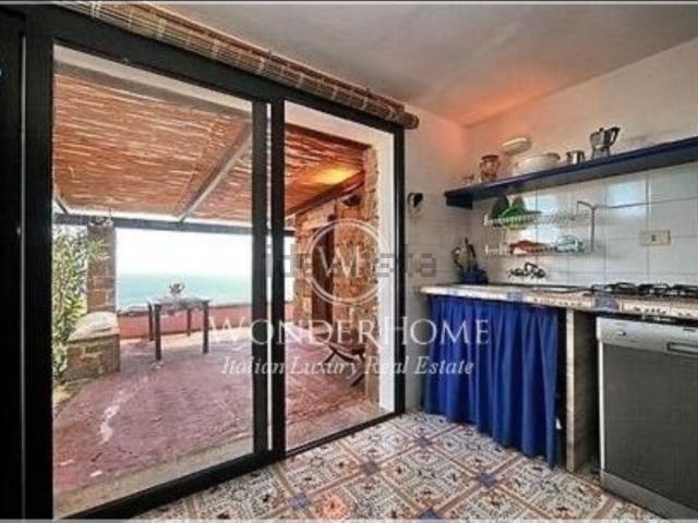 Villetta indipendente in vendita di 2800 m² in Strada Senza Nome