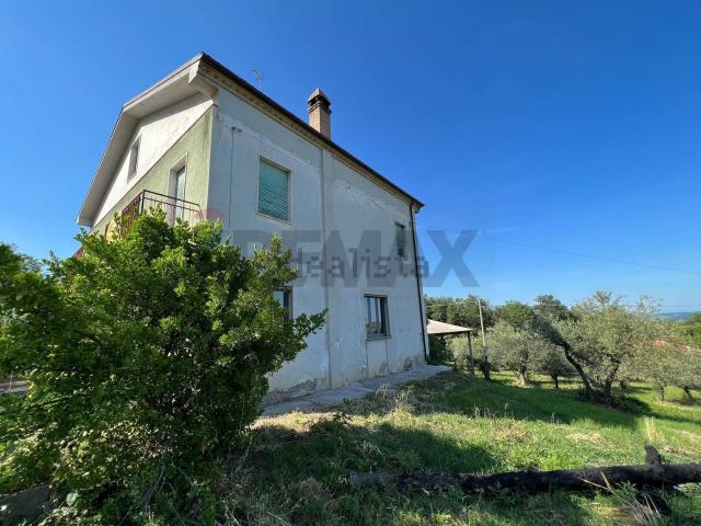 Villetta indipendente in vendita di 280 m² in Contrada Colle Spaccato, 23