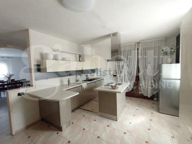 Villetta indipendente in vendita di 280 m² in Via 24 Maggio
