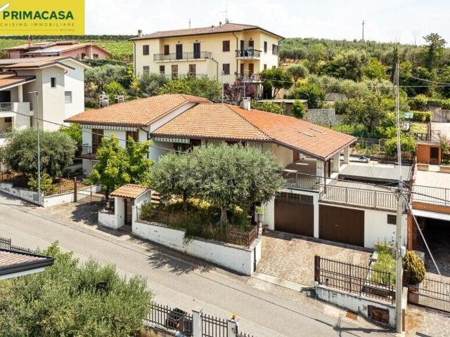 Villetta indipendente in vendita di 280 m² in Via Colli Berici