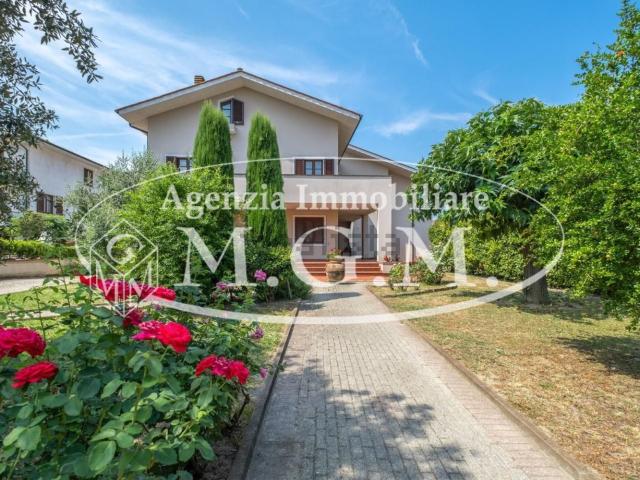 Villetta indipendente in vendita di 280 m² in Via Caduti di Piavola, 19