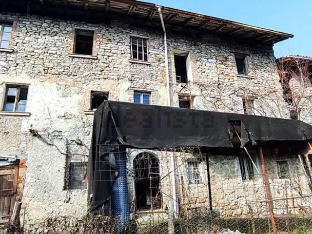 Villetta indipendente in vendita di 280 m² in Via Castegnone