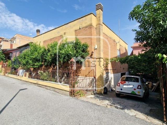Villetta indipendente in vendita di 280 m² in Via Castelbuono, 34