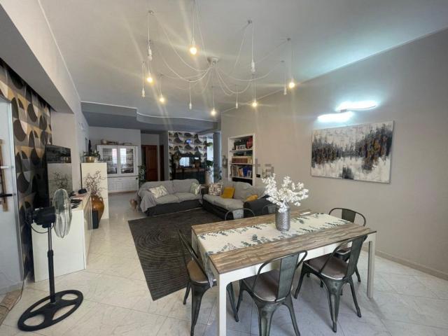 Villetta indipendente in vendita di 280 m² in Via Cemento, 21