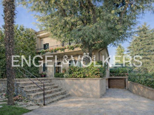 Villetta indipendente in vendita di 280 m² in Via Ambaraga