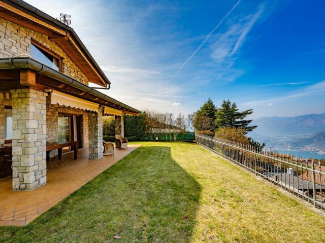 Villetta indipendente in vendita di 280 m² in Via Albaret