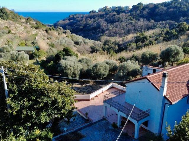 Villetta indipendente in vendita di 280 m² in Via Arma