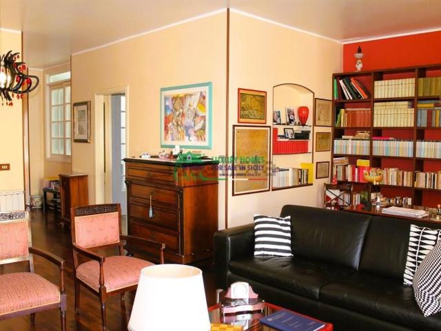 Villetta indipendente in vendita di 280 m² in Via Asiago