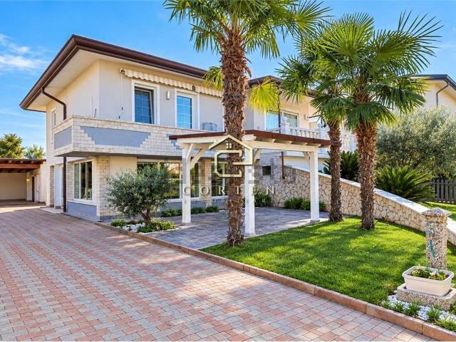 Villetta indipendente in vendita di 280 m² in Via Baldana