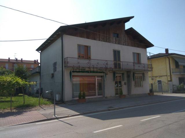 Villetta indipendente in vendita di 280 m² in Via Bassa III