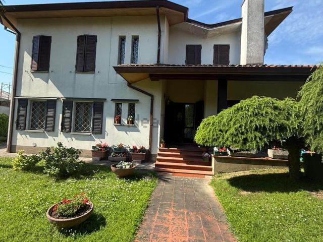 Villetta indipendente in vendita di 280 m² in Via Giuseppe Verdi, 19
