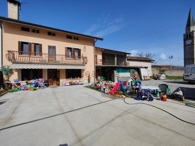 Villetta indipendente in vendita di 280 m² in Via Gugliola