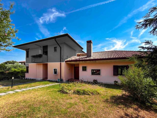 Villetta indipendente in vendita di 280 m² in Via delle Ruine, 23