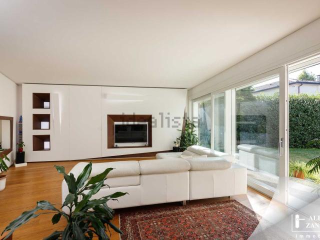 Villetta indipendente in vendita di 280 m² in Via Montello, 61