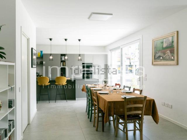 Villetta indipendente in vendita di 280 m² in Via Edmondo de Amicis