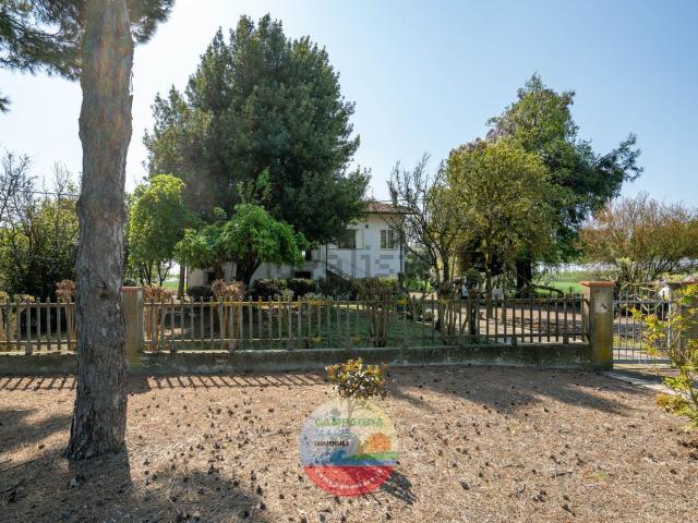 Villetta indipendente in vendita di 280 m² in Via II Febbraio, 10