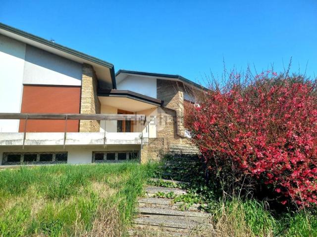 Villetta indipendente in vendita di 280 m² in Via IV Novembre