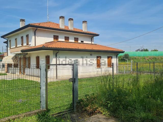 Villetta indipendente in vendita di 280 m² in Via Oriago