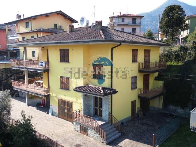 Villetta indipendente in vendita di 280 m² in Via Leonardo da Vinci