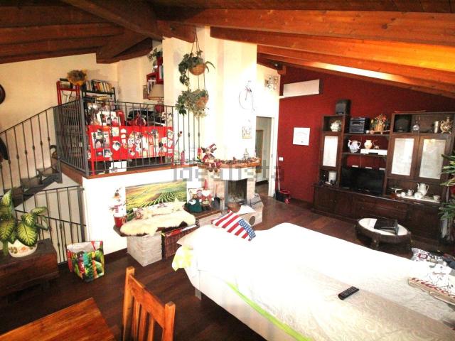 Villetta indipendente in vendita di 280 m² in Via Luigi Carlo Farini, 30