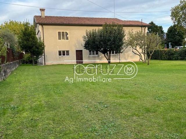 Villetta indipendente in vendita di 280 m² in Via Martiri del Grappa