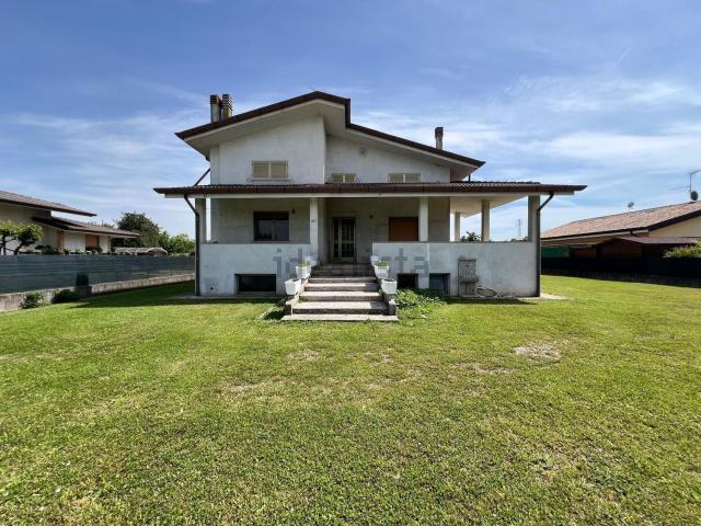 Villetta indipendente in vendita di 280 m² in Via Nazionale