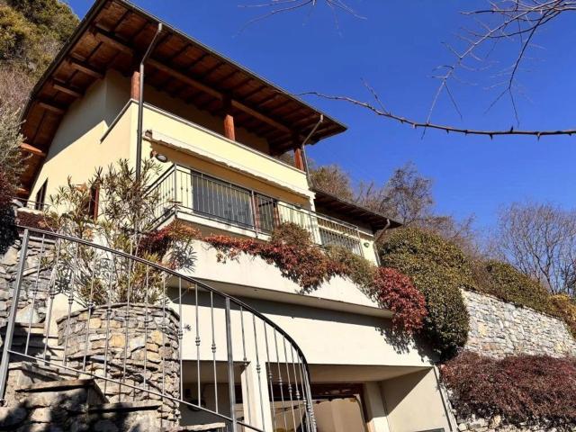 Villetta indipendente in vendita di 280 m² in Via San Benedetto