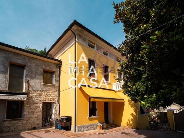 Villetta indipendente in vendita di 280 m² in Via Santa Lucia, 74