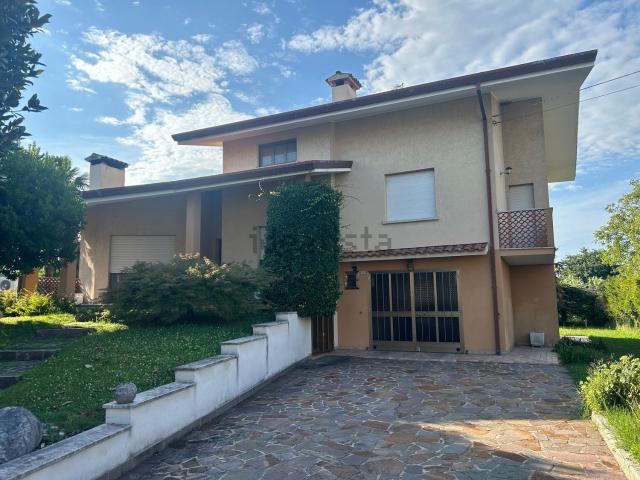 Villetta indipendente in vendita di 280 m² in Via Pietro Blaserna