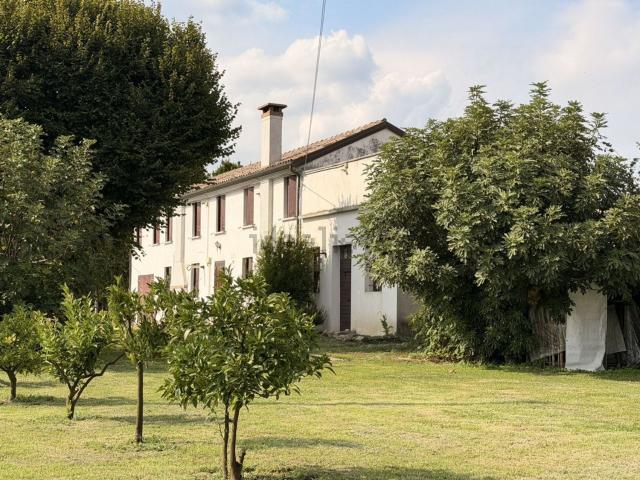 Villetta indipendente in vendita di 280 m² in Via Roma, 4284