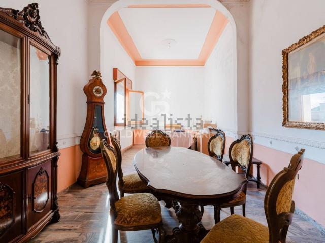 Villetta indipendente in vendita di 280 m² in Via Regina Elena, 35