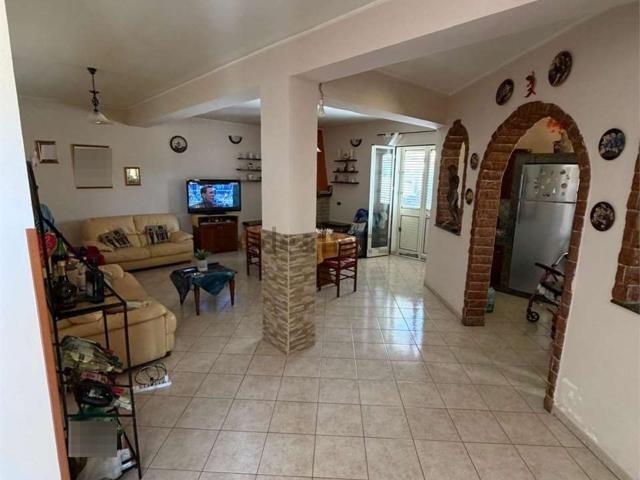 Villetta indipendente in vendita di 280 m² in Via Tevere