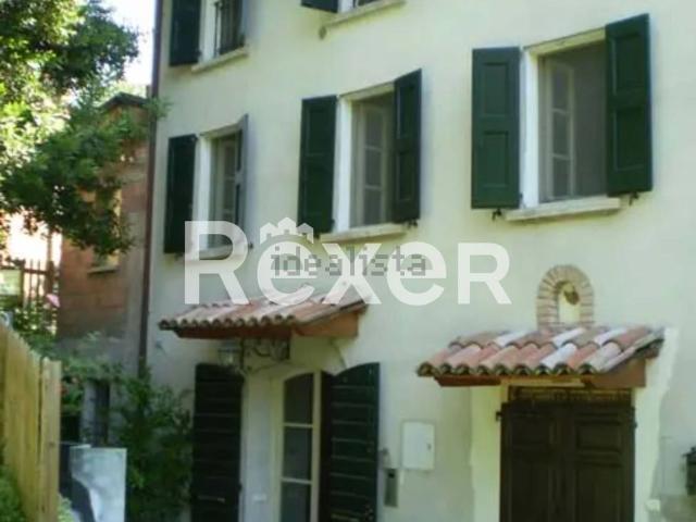 Villetta indipendente in vendita di 280 m² in Via Vandelli