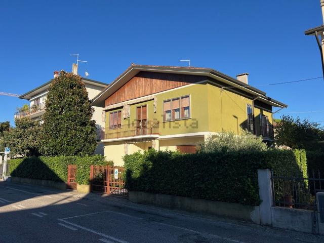 Villetta indipendente in vendita di 280 m² in Via Venezia, 2