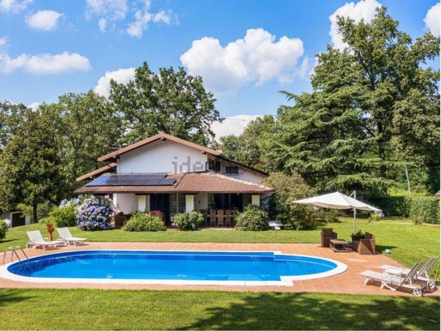 Villetta indipendente in vendita di 280 m² in Via Visconti, 36