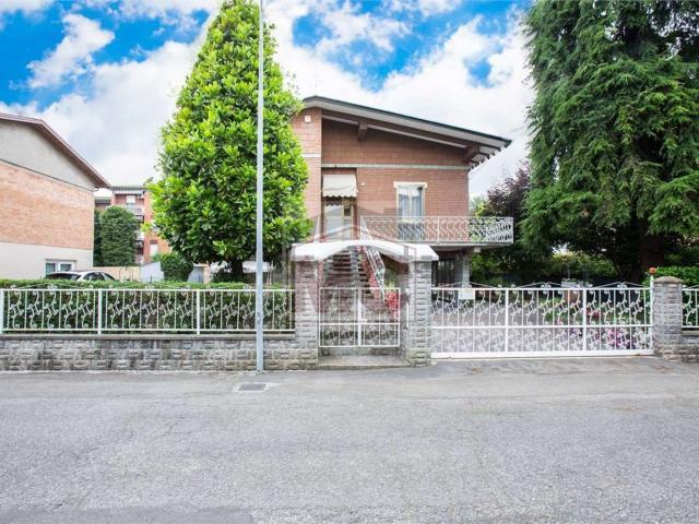 Villetta indipendente in vendita di 280 m² in Viale della Resistenza, 24