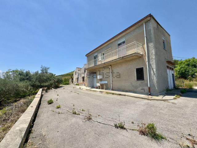 Villetta indipendente in vendita di 280 m² in Contrada Bosco