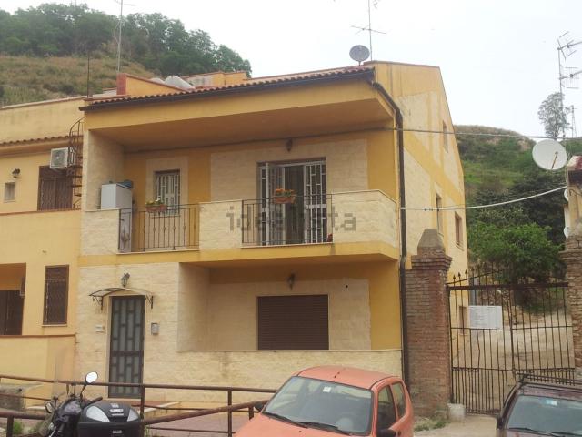 Villetta indipendente in vendita di 280 m² in Contrada Scoppo, 62