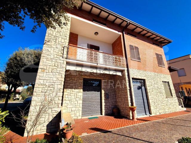 Villetta indipendente in vendita di 280 m² in Piazza del Popolo, 3