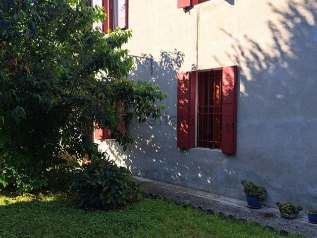 Villetta indipendente in vendita di 280 m² in Piazza Martiri della Libertà