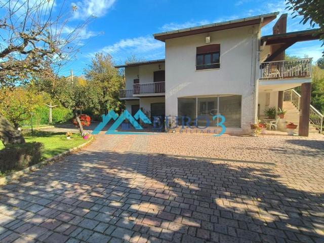 Villetta indipendente in vendita di 280 m² in Strada salare
