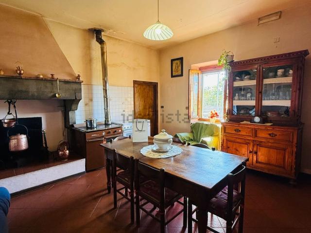 Villetta indipendente in vendita di 280 m² in Strada Provinciale Vecchia Aretina